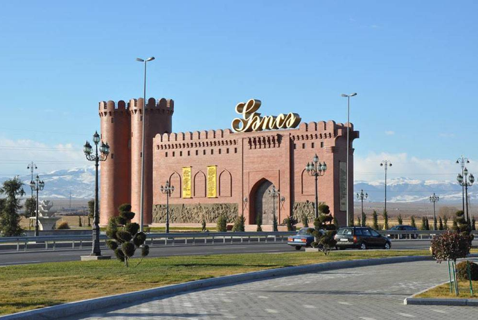 Prezident İlham Əliyev və Mehriban Əliyeva Gəncə şəhər stadionunda tikinti işlərinin gedişi ilə tanış olublar | FED.az