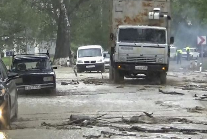 Şamaxı-İsmayıllı yolunu sel basdı - VİDEO | FED.az