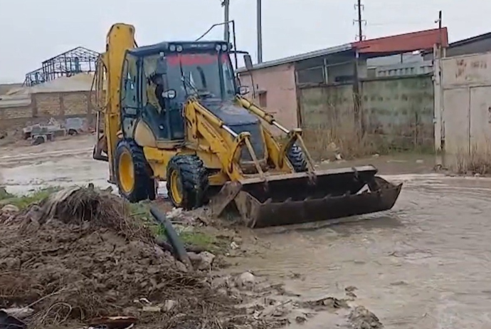 “Azərişıq” leysan yağışlarının yaratdığı fəsadları aradan qaldırmaq üçün gücləndirilmiş iş rejimində çalışır - VİDEO | FED.az