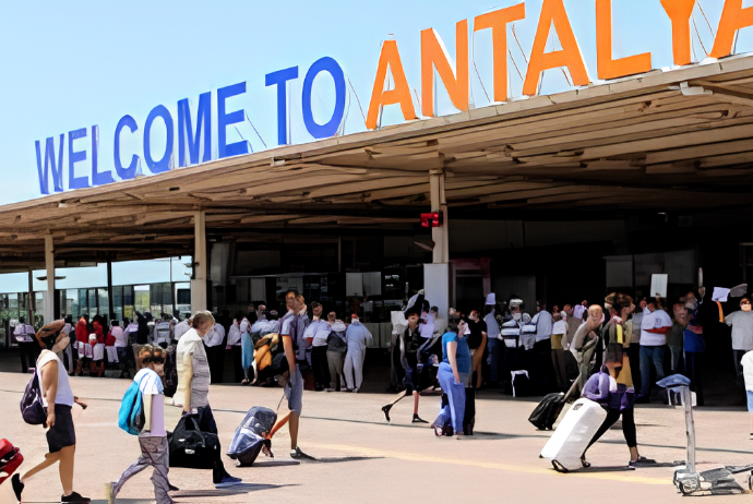 Turistlər Antaliyaya axışır – AEROPORT REKORD VURDU | FED.az