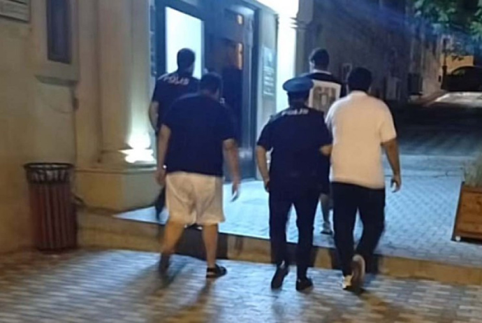 Şəhidlər Xiyabanında qeyri-etik videolar çəkən əcnəbilər məhkəmədə Azərbaycan xalqından üzr istəyiblər | FED.az