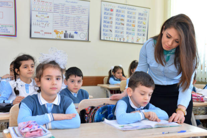 Müəllimlərin əməkhaqqının yeni qaydada necə hesablanacağı - Məlum Olub | FED.az