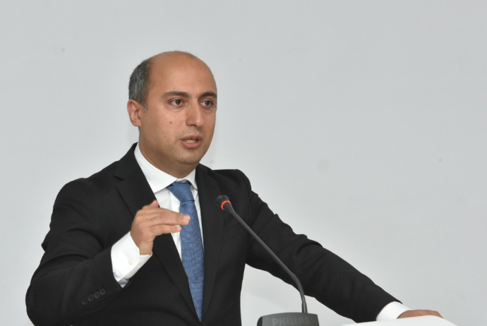 Nazir: "İbtidai sinif müəllimlərinin maaşı 1000 manata yaxınlaşmaqdadır, bu, kəndlərdə çalışan müəllim üçün əladır" | FED.az