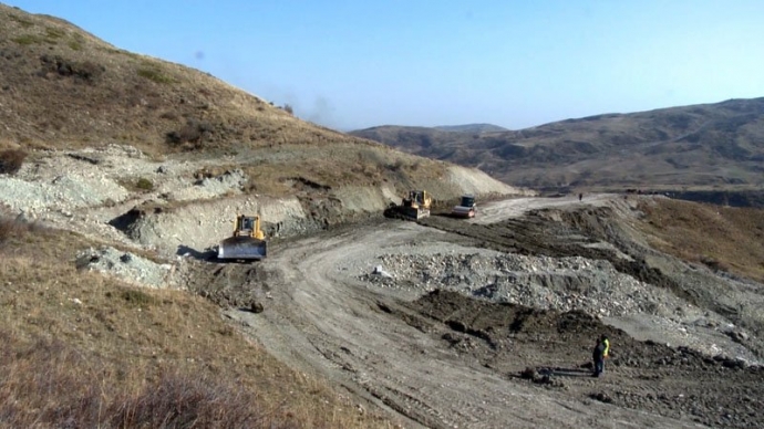 Azərbaycanda dağların partladılması üsulu ilə - YENİ YOL SALINIR | FED.az