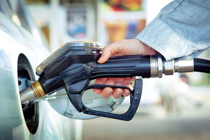 Əhalinin benzin xərci 280 milyon manat artıb | FED.az