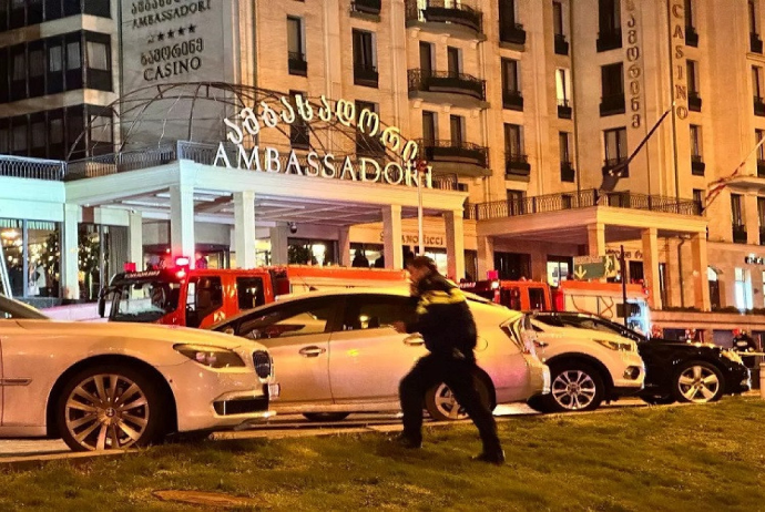 Tbilisidə kazinoda uduzan şəxs  - «Ambassador» otelini yandırıb | FED.az
