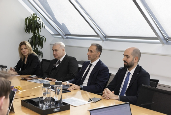 Nazir “BlackRock” şirkətinin qlobal rəhbəri ilə görüşüb, imzalanmış Memorandum üzrə müzakirə aparılıb | FED.az