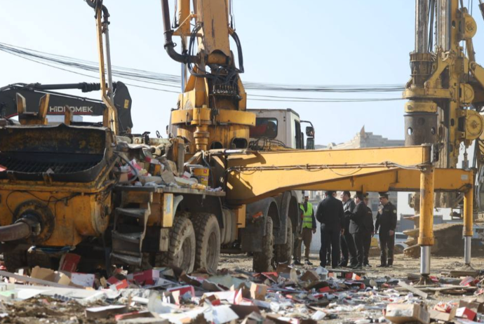 Plaza sahibi: “Yeni salınan yola görə binaya yeraltı qaz sızıb" | FED.az