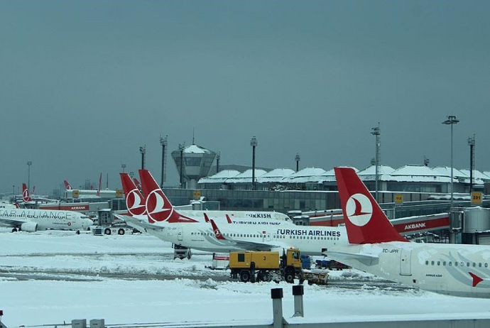 İstanbul hava limanında uçuşlar - DAYANDIRILIB | FED.az