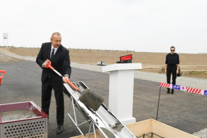 Prezident Cəbrayıl Elektrik Şəbəkəsinin Rəqəmsal İdarəetmə Mərkəzinin - TƏMƏLİNİ QOYUB | FED.az