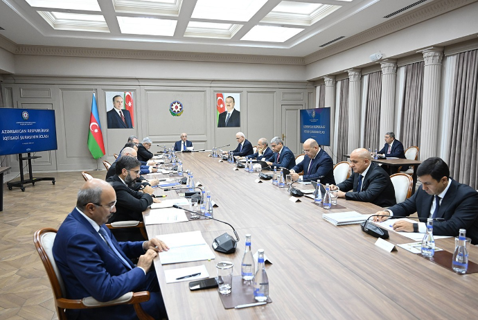 İqtisadi Şurada neft-qaz sənayesinin inkişaf perspektivləri müzakirə olunub | FED.az
