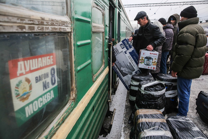 Трудовые мигранты из стран СНГ массово покидают Россию - Их заменит работники из Индии и Северной Кореи | FED.az