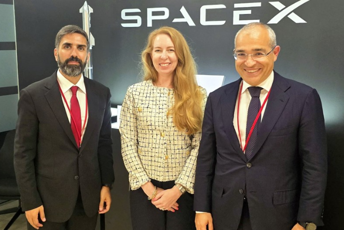 Azərbaycan "SpaceX"lə əməkdaşlıq perspektivlərini müzakirə edib | FED.az