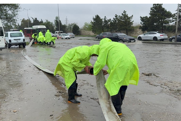 Bakıda yağan yağışın vurduğu zərər - 1 MİLYON MANATA ÇATIR | FED.az