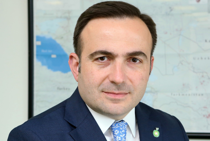 Bəxtiyar Aslanbəyliyə Britaniya İmperiyasının yüksək titulu verildi | FED.az