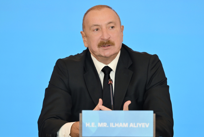 "Müstəqil bir ölkəyə necə yaşamalı olduğunu, nə etməli və nə etməməli olduğunu izah etmək üçün mənəvi haqqınız varmı?" | FED.az