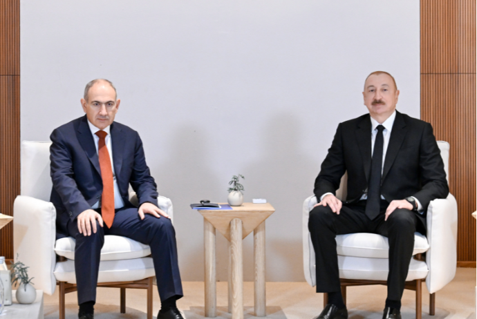 İlham Əliyevin Paşinyanla görüşü olub - FOTOLAR - VİDEO | FED.az