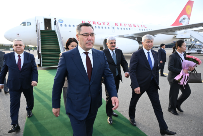 Qırğızıstan Prezidenti Azərbaycana səfərə gəlib | FED.az