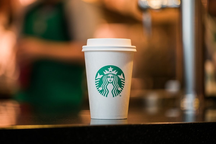 Starbucks-ın satışları təxminən 2 ildən sonra ilk dəfə artıb | FED.az