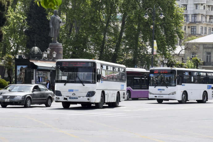 AYNA-nın sədri: "Avtobus hesab edilməyən avtomobillər sərnişindaşımaları iflic vəziyyətinə gətirib" | FED.az