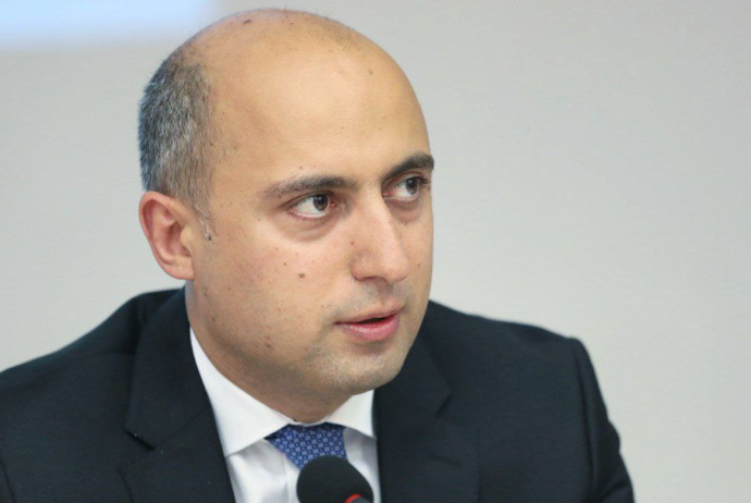 "Məktəblərdə rus bölmələrinin sayının sıfıra endirilməsi müzakirə olunmayıb" | FED.az