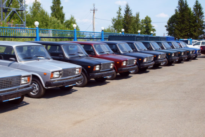 Rusiya istehsalı olan 10 avtomobil hərracda satılıb - SİYAHI | FED.az