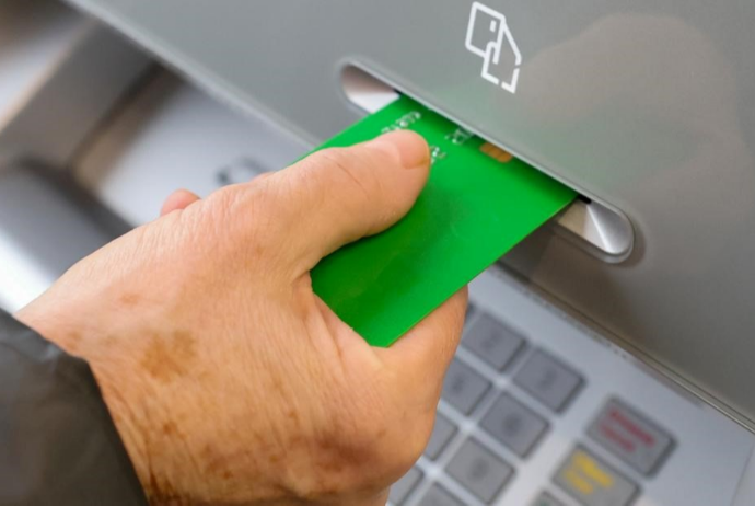 Rusiyada kartdan oğurlanan pulu qaytaran - BANKLARA MÜKAFAT ÖDƏNİLƏCƏK  | FED.az