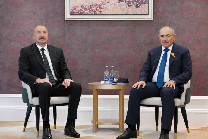 İlham Əliyev və Nikol Paşinyanın Bişkek görüşü - FOTO-VİDEO | FED.az