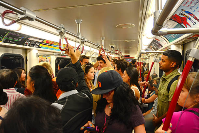 Nəqliyyatda milyonlarla sərnişin daşınıb, metronun yolçusu azalıb | FED.az