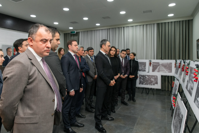 “AzerGold” QSC-də 20 Yanvar hadisələrinə həsr olunmuş fotosərgi təşkil olunub | FED.az