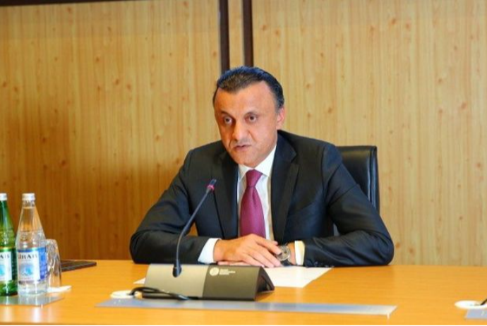 Vəzifəli şəxsin təhsilsiz olması iddiasına TƏBİB rəhbərindən - CAVAB | FED.az