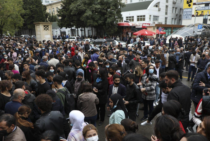 Universitetlərdə pasport yoxlanışı və izdiham - Məsuliyyət Kimin Üzərindədir? | FED.az