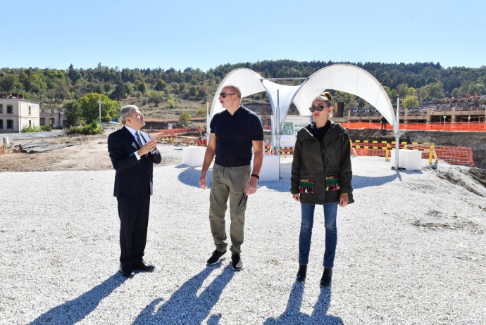 İlham Əliyev və Mehriban Əliyeva Şuşada tikilən obyektlərdə işlərin gedişi ilə - TANIŞ OLUBLAR - FOTO | FED.az