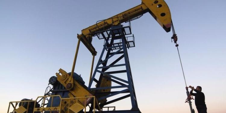 Нефть вновь выше $50, пока рынки готовятся к сокращению производства | FED.az