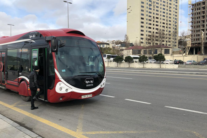 Bakıda xəttə 24 saat işləyən - AVTOBUSLAR BURAXILA BİLƏR | FED.az