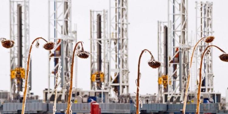 Нефть подскочила на 1% на сокращении запасов в США, ожидается отчет EIA | FED.az