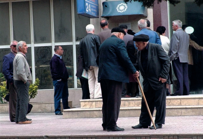 Azərbaycanda ayda 18 208 manat - PENSİYA ALAN VAR | FED.az