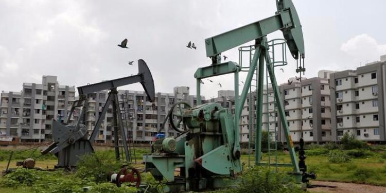 Нефть дешевеет после комментариев Ирака, данных из США | FED.az