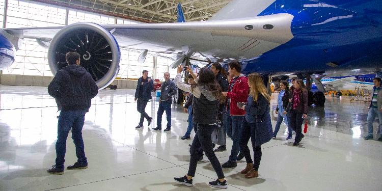 Heydər Əliyev Beynəlxalq Aeroportu tələbələr üçün ekskursiya təşkil edib | FED.az