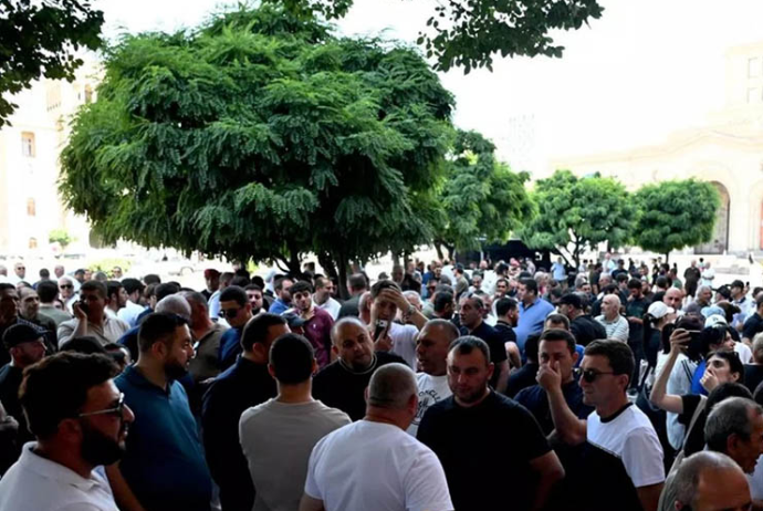 Ermənistanda fermerlər etiraz aksiyası keçirir | FED.az