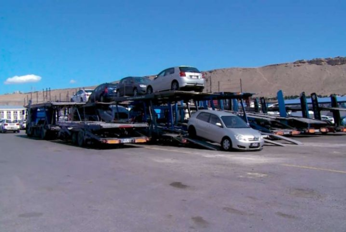 Azərbaycana gətirilən avtomobillərə görə alınan parklanma pulu kəskin artırıldı - VİDEO