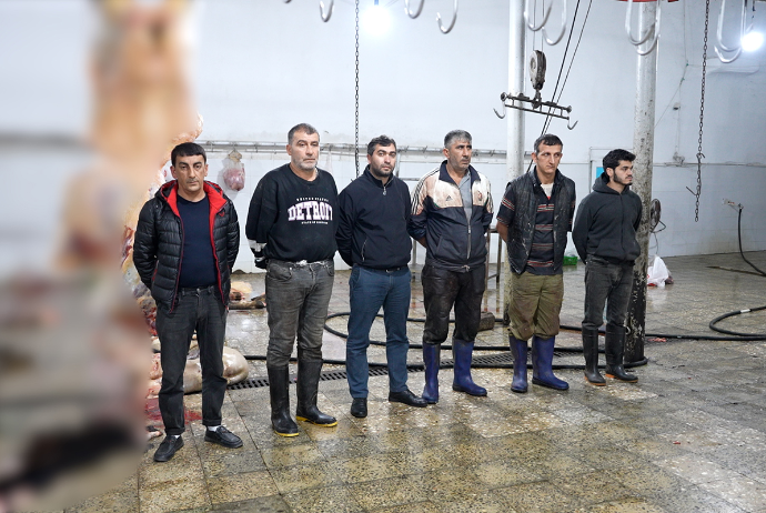 Bakıda anbarda 2 ton yararsız ət aşkarlanıb, 6 nəfər saxlanılıb - VİDEO | FED.az