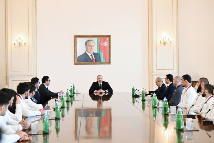 Prezident Avropa çempionatında komanda hesabında çempion olan güləşçiləri qəbul edib  - FOTOLAR | FED.az