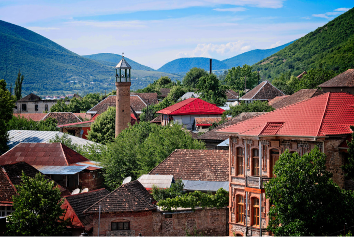 Şəki hotellərində yerləşən turistlərin sayı 12 faiz artıb - QİYMƏT | FED.az