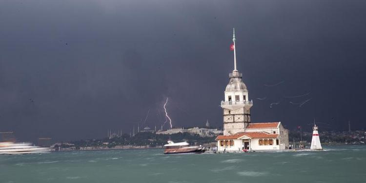 Güclü yağış və dolu İstanbulu iflic edib | FED.az