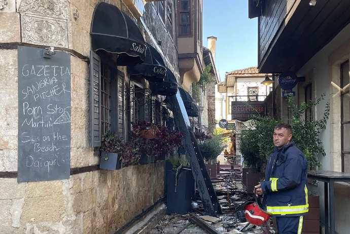 Antalyada otel yanğını: 2 turist ölüb, 10 nəfər yaralanıb | FED.az