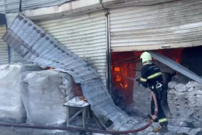 Nərimanovdakı mağazada yanğın tam söndürülüb | FED.az