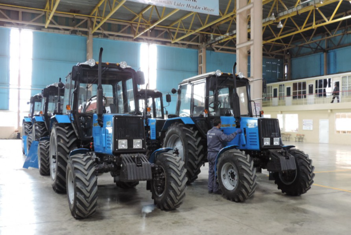Gəncə Avtomobil Zavodunda traktor yığımı - KƏSKİN ARTIB | FED.az
