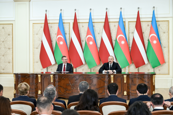 Azərbaycan  və Latviya prezidentləri mətbuata bəyanatlarla çıxış edib | FED.az