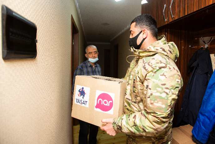 Nar совместно с Фондом «ЯШАТ» представляет новрузские подарки семьям шехидов и ветеранам войны | FED.az